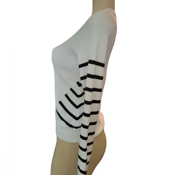 Soho New York Co. White Black Strippwd Ribbed Sweater Large Winter Comfy - Picture 4 of 5